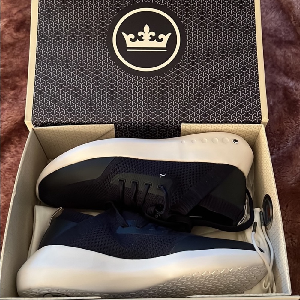 Peter Millar, women’s size 8 navy blue, hyper light glide sneakers NWT